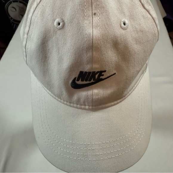 Nike Kids White and Black Hat - Picture 2 of 9
